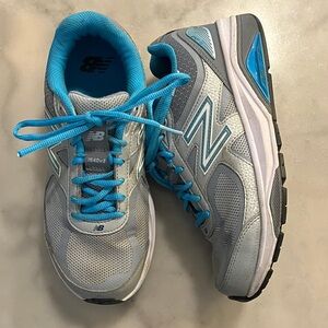New Balance Women's Sneakers in Gray and Teal
